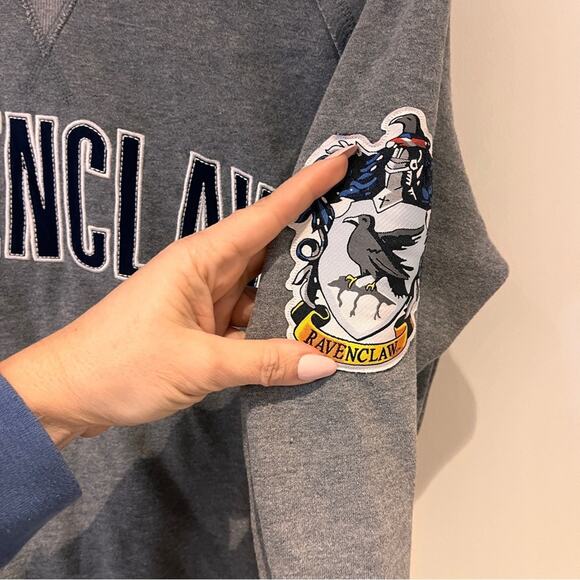Wizarding World of Harry Potter Universal Studios Gray Ravenclaw Sweatshirt Sz S - Picture 4 of 11
